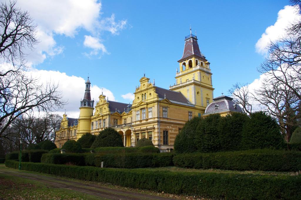 Отель Deutsches Haus Szabadkigyos Экстерьер фото